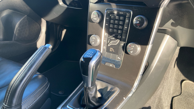 Volvo V40 T3 [152] R DESIGN Pro 5dr Petrol Hatchback